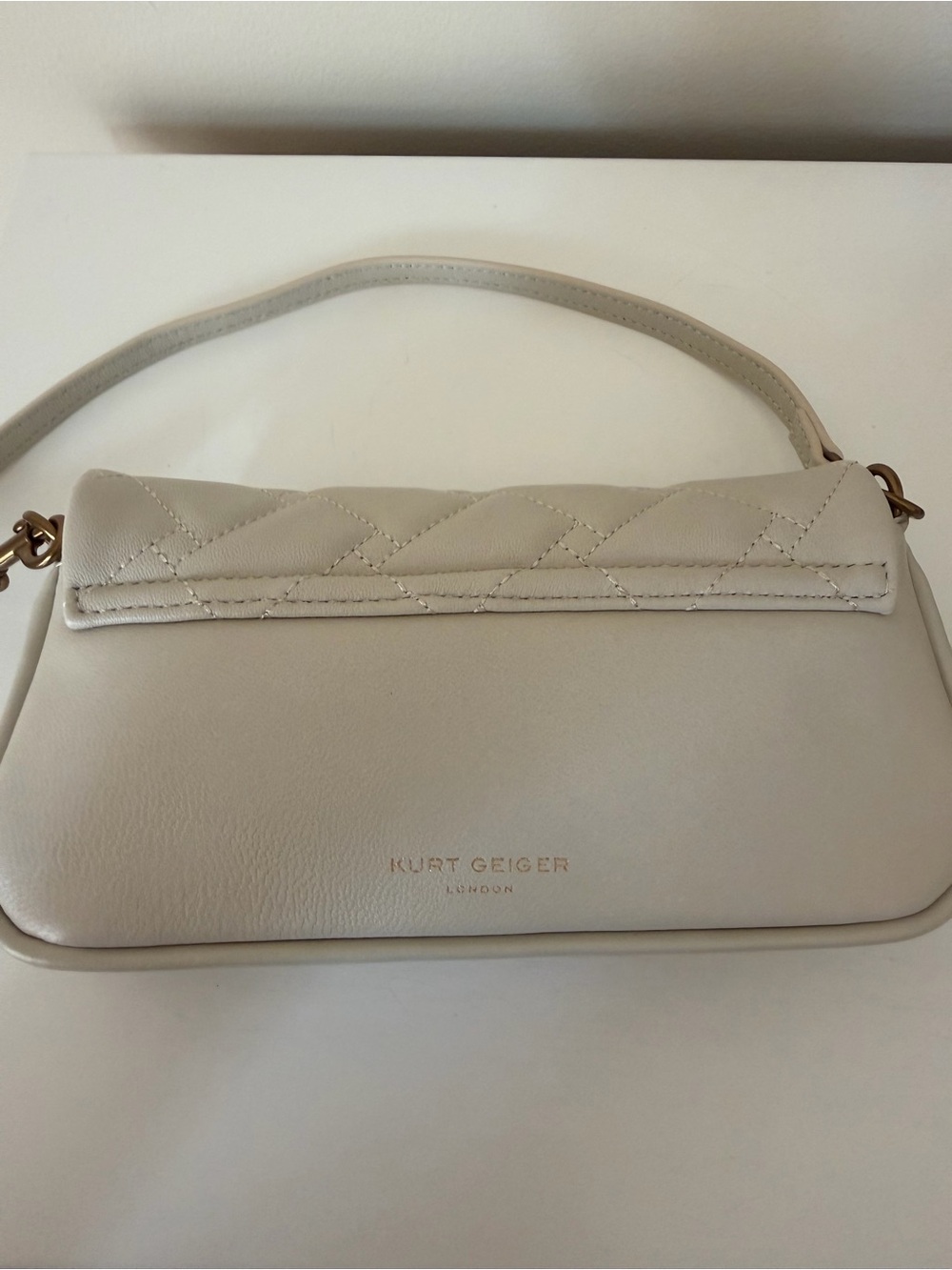 Quilted White Leather Shoulder Bag with Decorative Clasp - Picture 2 of 5